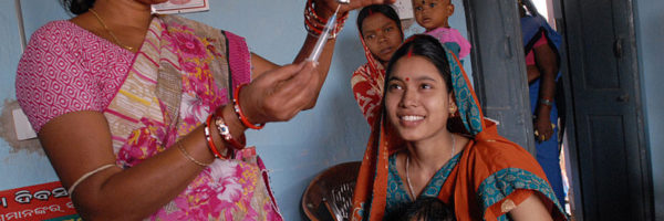 800px-Community_health_worker_gives_a_vaccination_in_Odisha_state_2C_India__288380317750_29